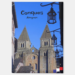 Aimant L'église abbatiale Sainte-Foy dans le village de C