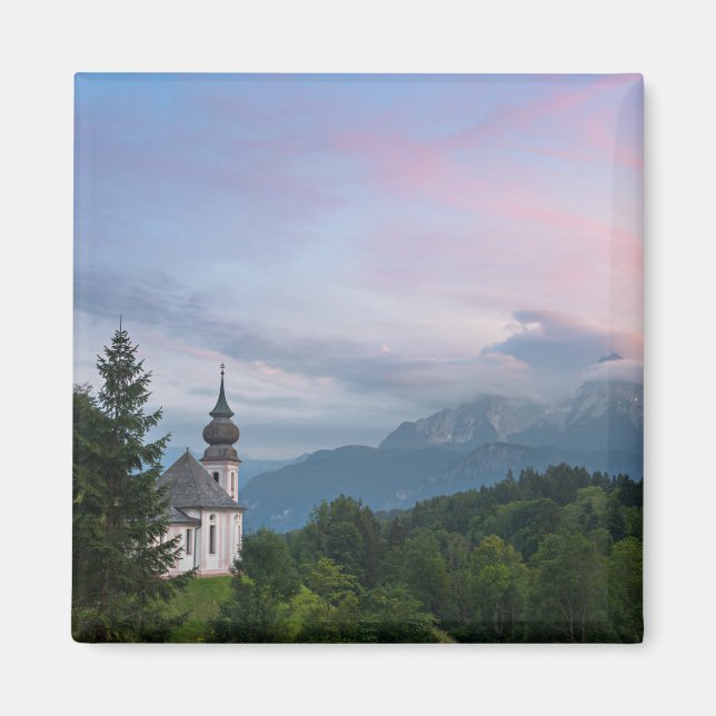 Aimant L'église avec les Alpes au coucher du soleil (Devant)