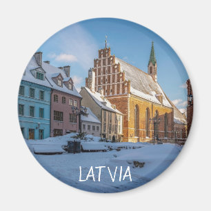 Aimant L'église Saint-Pierre en hiver à Riga, Lettonie