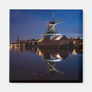 Aimant Leidschendam moulin à vent avec réflexion la nuit