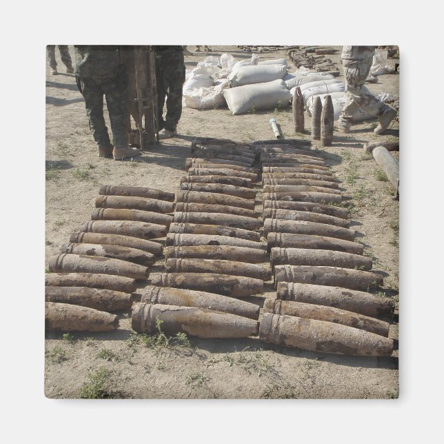 Aimant Les dispositifs explosifs sont identifiés et inven (Devant)