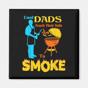 Aimant Les papas cool enseignent à leurs enfants à fumer 