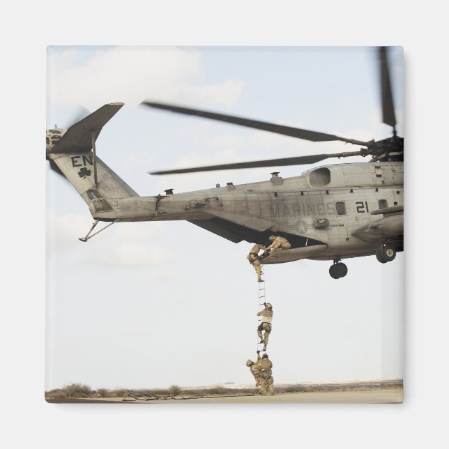 Aimant Les pararémen de la Force aérienne conduisent un i (Devant)