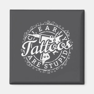 Aimant Les tatouages sont une chemise étudiée drôle d'art