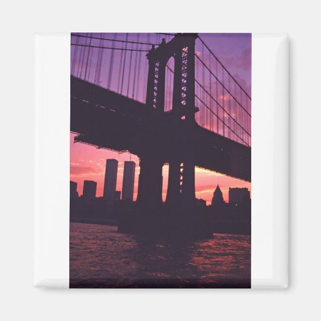 Aimant Les Tours Jumelles Et La Tour Du Pont De Manhattan (Devant)