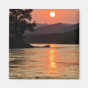 Aimant Lever de soleil étonnant sur la rivière Katun Phot