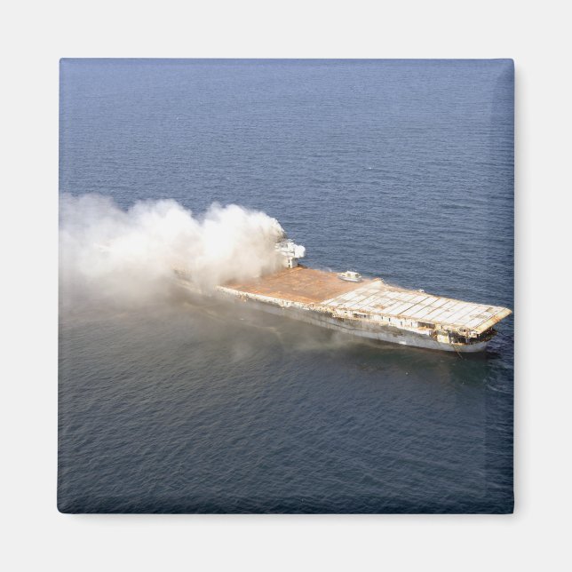 Aimant L'ex-Oriskany, un avion déclassé (Devant)