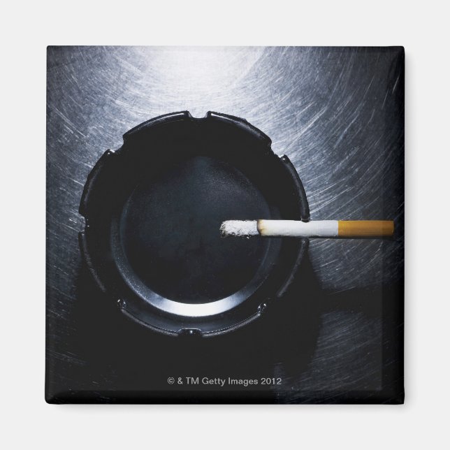 Aimant Lit Cigarette et cendrier sur acier inoxydable (Devant)
