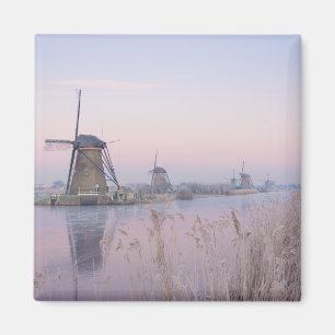 Aimant Lumière du lever du soleil en hiver sur les moulin