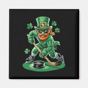 Aimant Lutin jouant au hockey jour de la Saint-Patrick sp