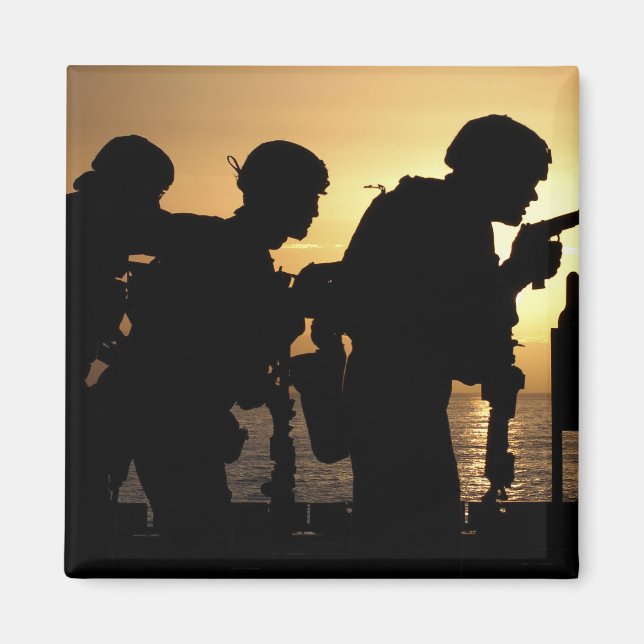 Aimant Marines tire des pistolets de 9mm (Devant)