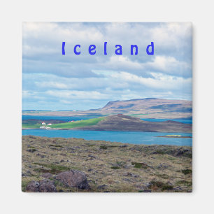 Aimant Mer du matin islandais avec fermes dans un fjord