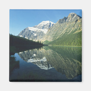 Aimant Mont Edith Cavell dans le lac Cavell, Jasper Natio