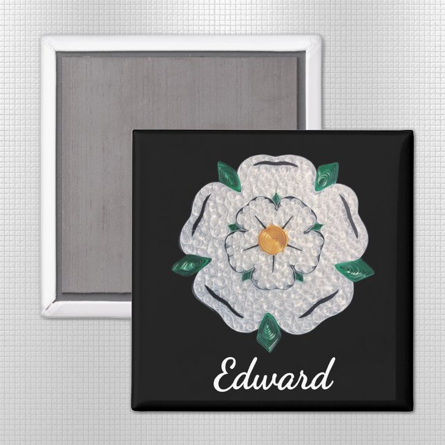 Aimant Nom, Papier Quilled Yorkshire Rose blanche 2 po (Créateur téléchargé)