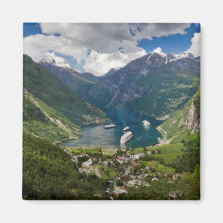 Aimant Norvège vue de Geiranger de Flydalsjuvet