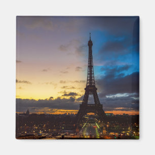 Aimant Nuit au jour le jour sur la tour Eiffel du Trocade