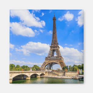 Aimant Paris, Tour Eiffel et Seine, France.