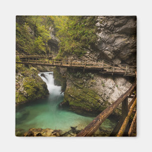 Aimant Passage couvert en bois par le canyon de gorge de