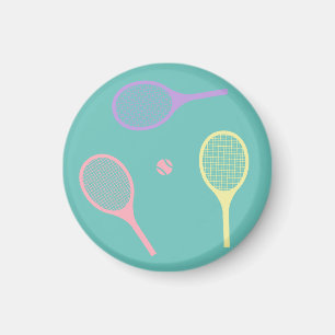 Aimant Pastel Tennis Rackets with Tennis Ball on Green  