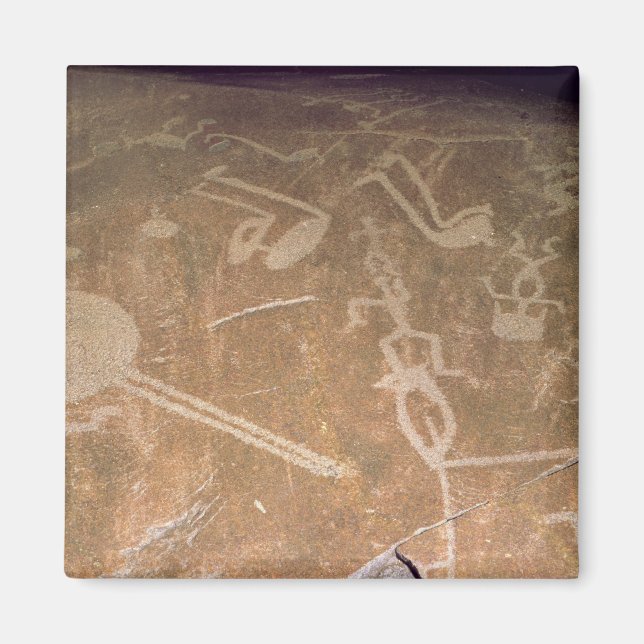 Aimant Petroglyphe sculpté représentant des figures (Devant)