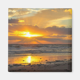 Aimant pittoresque de lever de soleil de plage de