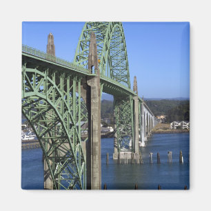 Aimant Pont de la baie de Yaquina qui s'étend sur la bai