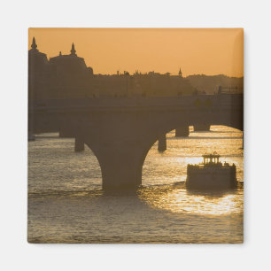 Aimant Pont Neuf, Seine, coucher de soleil, Paris, France