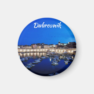 Aimant Port et murs de Dubrovnik illuminés la nuit
