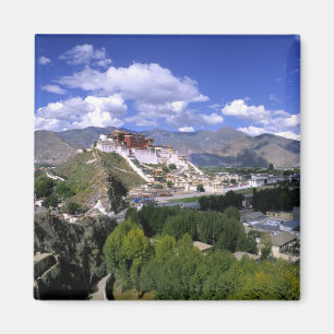 Aimant Potala Palace sur une chaîne de montagnes depuis u