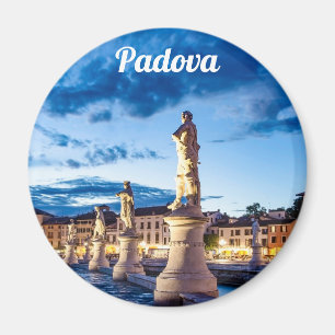 Aimant Rangée de statues illuminées à Padova