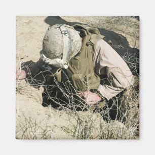 Aimant Sauts de marine des USA en bas d'un trou