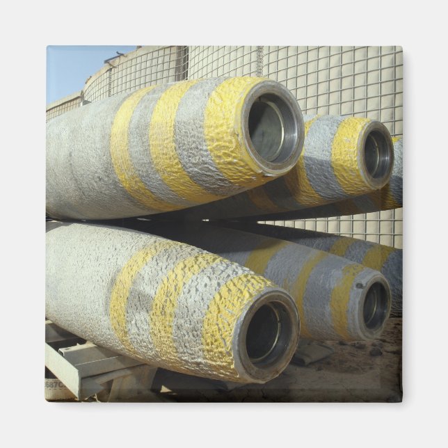 Aimant Six bombes GBU-12 sont dans un rack (Devant)