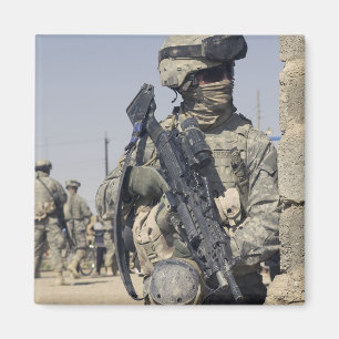 Aimant Soldat armé avec un MK-48