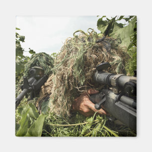 Aimant Soldats habillés dans des costumes de ghillie