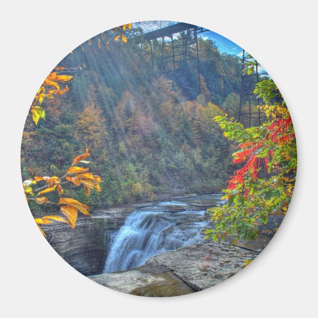 Aimant Soleil Rayonne Au-Dessus De L'Aimant Des Chutes (Devant)