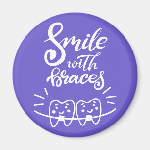 Aimant Souriez Avec Des Bracelets Dents souriants