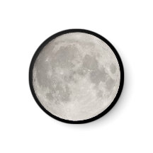 Superlune dans le ciel noir