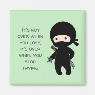 Aimant Tiny Ninja tenant la citation verte de l'étoile vo