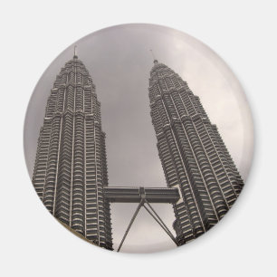 Aimant Tours Petronas