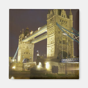 Aimant Tower Bridge et la Tamise au crépuscule, Londres,