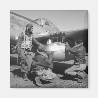 Aimant Tuskegee Airmen, 1945