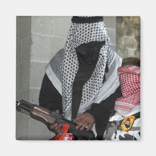 Aimant Un agresseur ennemi de rôle-playing arme un