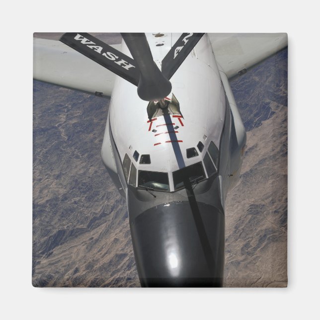 Aimant Un avion de reconnaissance interarmées RC-135 Rive (Devant)