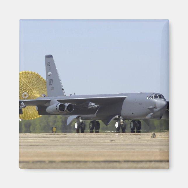 Aimant Un B-52 Stratofortress déploie son parachute de tr (Devant)