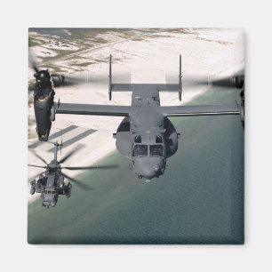Aimant Un balbuzard CV-22 et un MH-53 pavent le bas