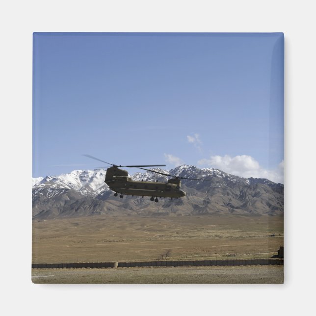 Aimant Un Chinook CH-47 décolle (Devant)