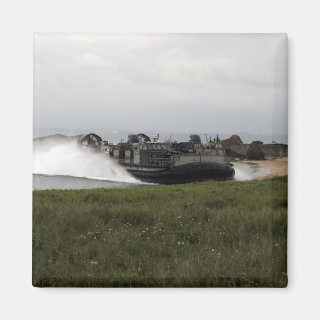 Aimant Un coussin d'air de péniche débarque (Devant)