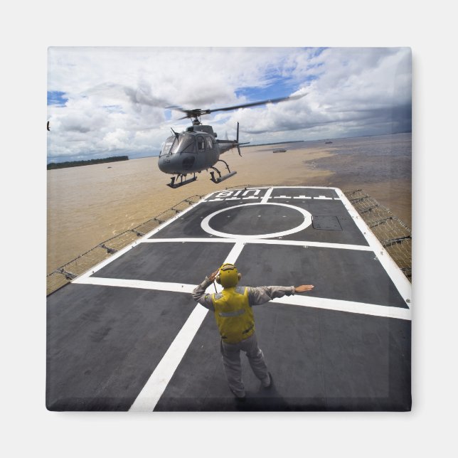 Aimant Un Eurocopter brésilien se prépare à atterrir (Devant)