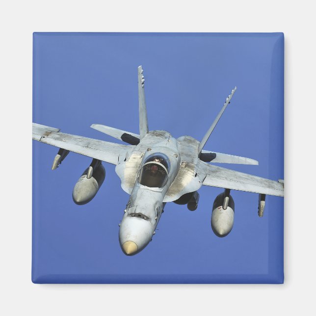 Aimant Un F/A-18 Hornet participe à une mission (Devant)