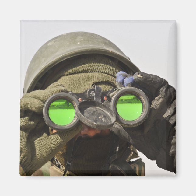 Aimant Un soldat afghan scanne l'horizon (Devant)